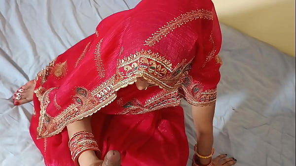 अपने बेडरूम में चड्डी बदल रही थी देवर ने उतार कर चोद दी साफ हिंदी
